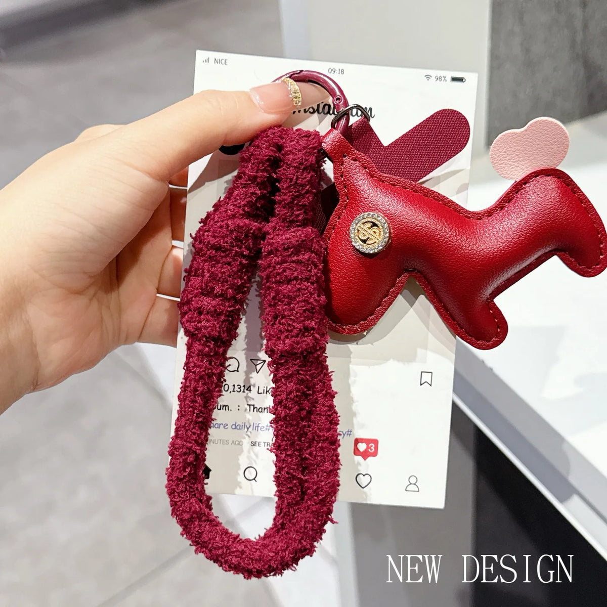 Autumn And Winter Plush Mobile Phone Lanyard, Short Wrist Strap, Fashionable Leather Decoration, Universal Pendant,Phone Charm