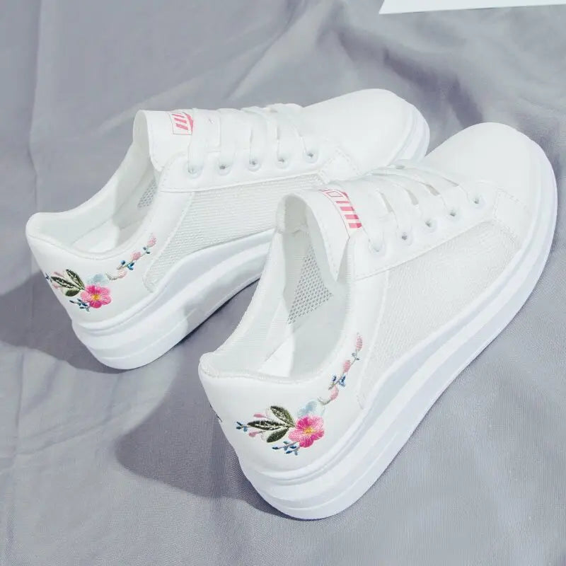 Shoes 2025 Women Running Spring Autumn Fashion White Breathable Embroidered Flower Lace-Up Casual Sneakers Zapatos De Mujer