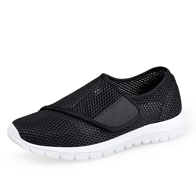 New Summer Walking Sports Shoes for Men's Casual Wear, Featuring Ultra-light Mesh Soft Soles and Anti-slip Properties