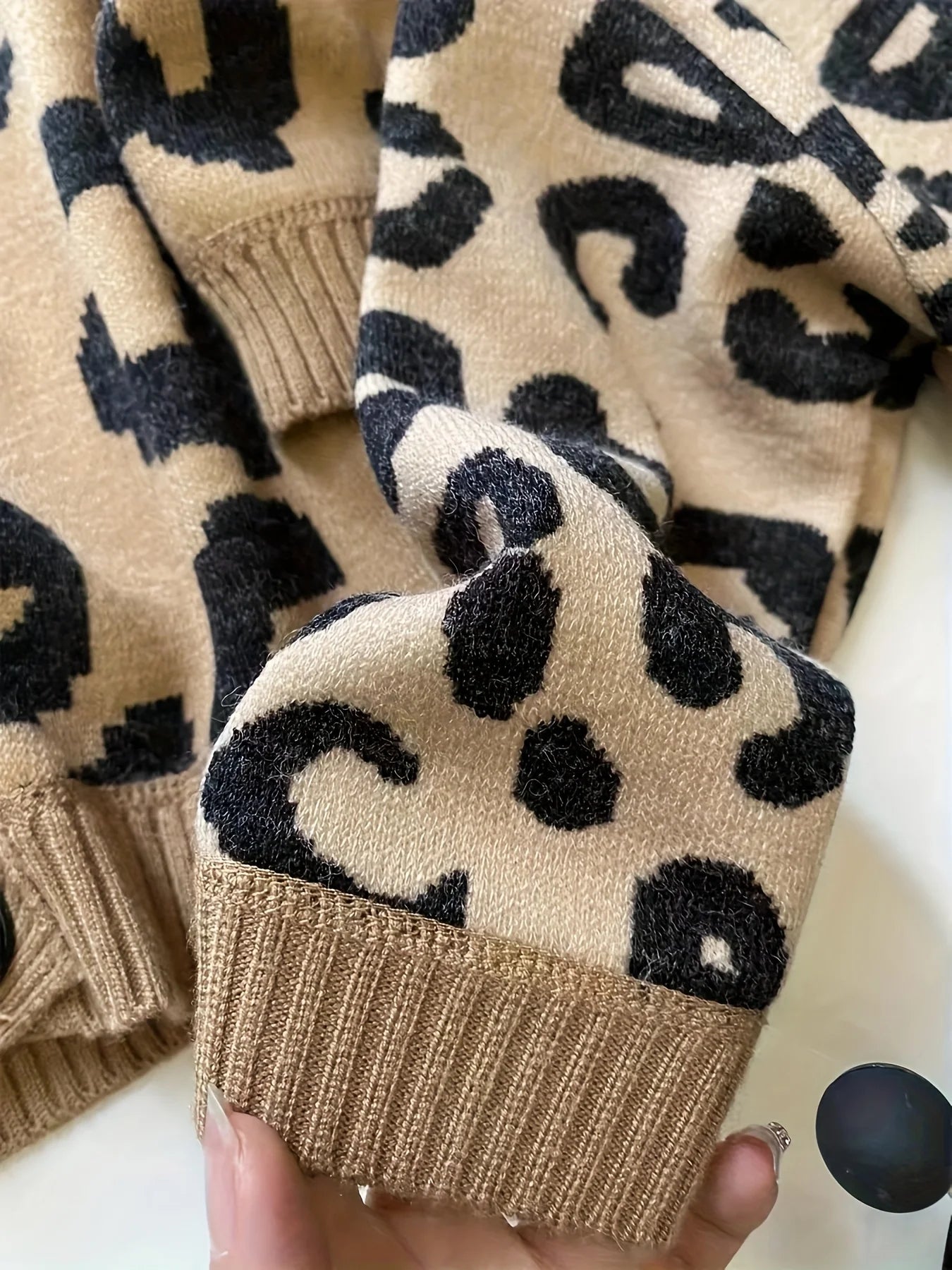 Children's Autumn and Winter Velvet Thickeneded Warm V Neck Leopard Print Knitwear Cardigan Knitwear