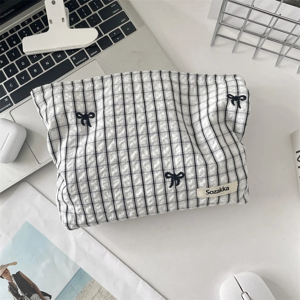 Blue Plaid Embroidery Floral Makeup Bag for Women Brush Lipstick Organizer Pouch Travel Cosmetic Storage Toiletry Wash Case Bag