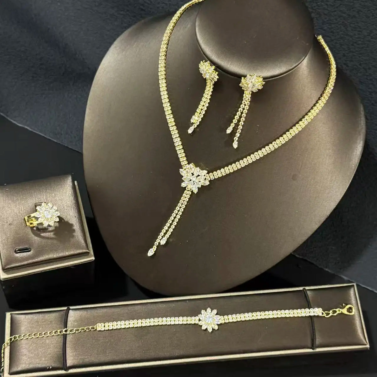 European and American jewelry necklace earrings bracelet ring five piece set European and American wedding accessories banquet d
