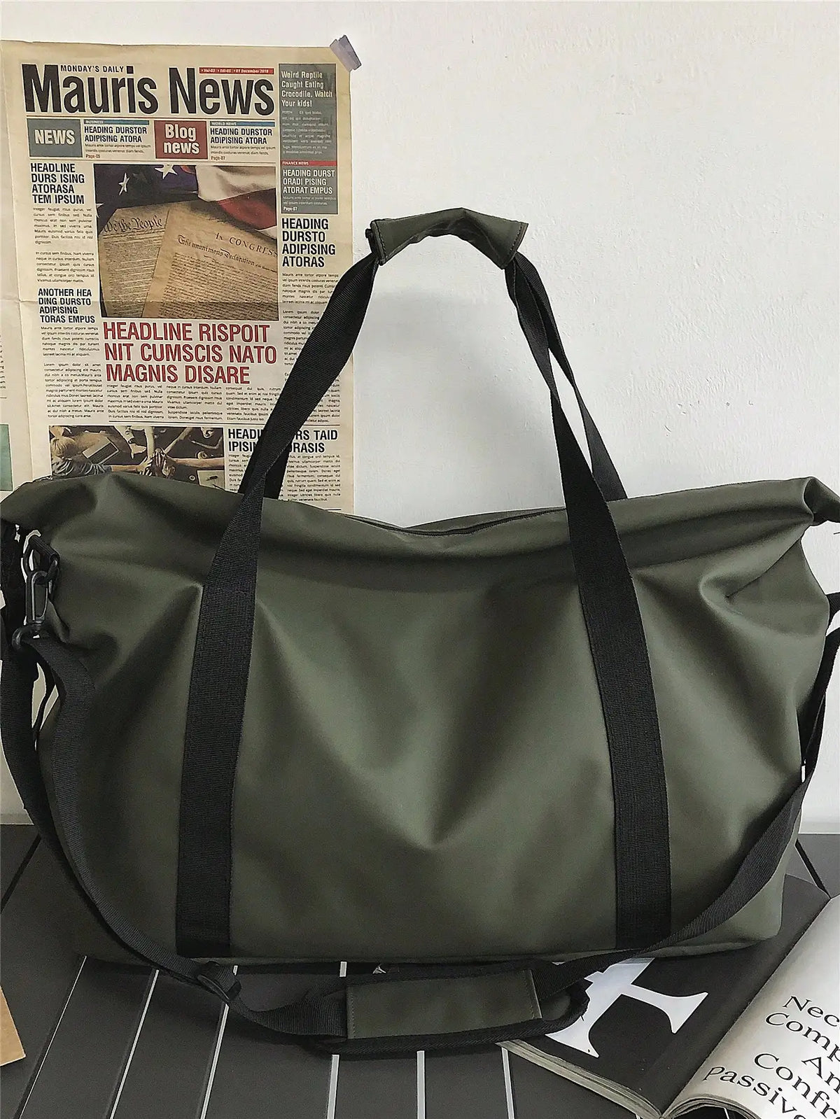 Handheld travel bag, large capacity sports and fitness bag, lightweight storage luggage bag, one shoulder crossbody travel bag