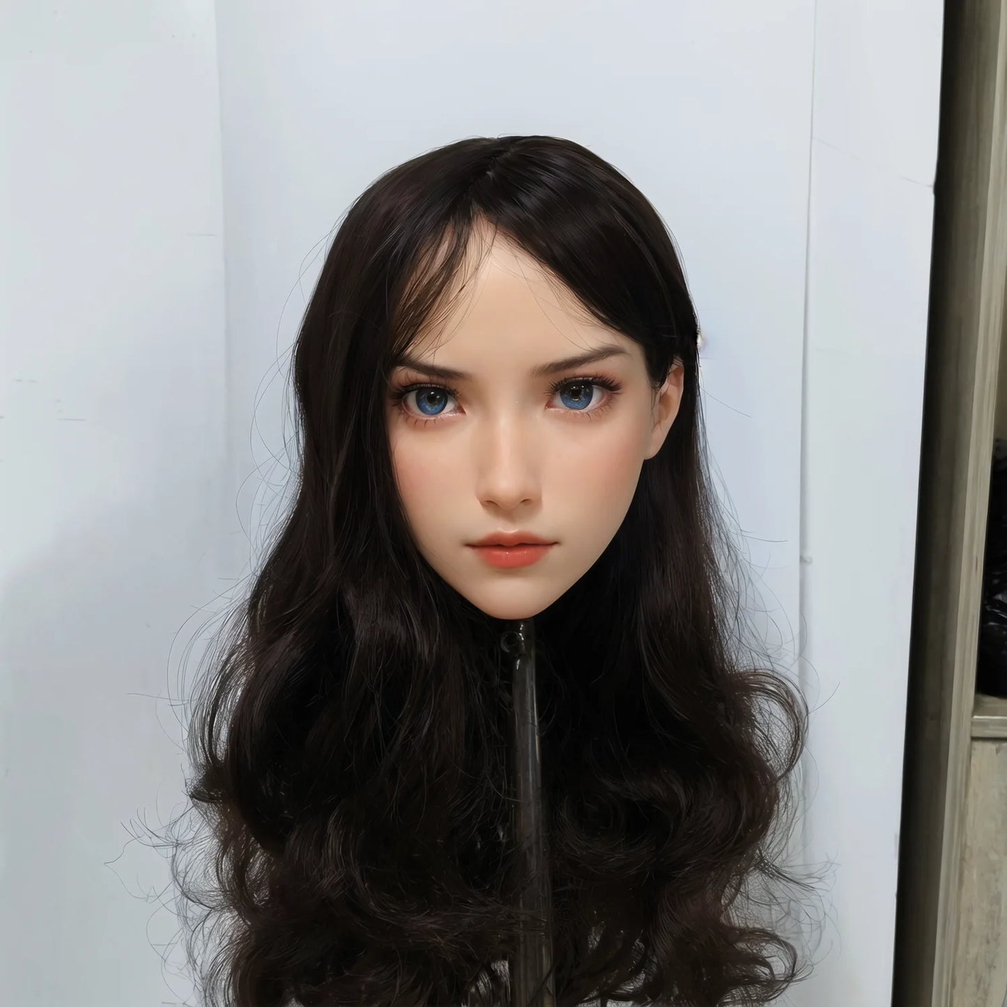 Professional TPE doll head, with genuine skin texture, delicate facial details, durable, suitable for makeup art, personal pract