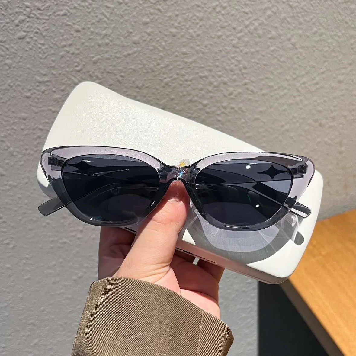 Fashionable Cat-Eye Glasses for Women, Small Frame Decorative Glasses for Women, Suitable for Parties, Music Festivals, and Holiday Outfits