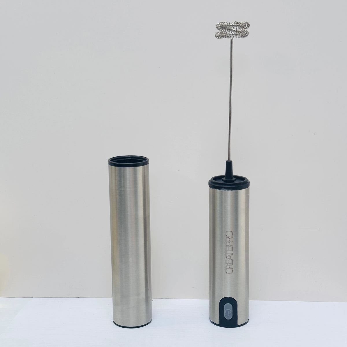 Handheld Electric Milk Frother, Made of Stainless Steel, USB Rechargeable, with a Storage Lid, Suitable for Coffee, Latte