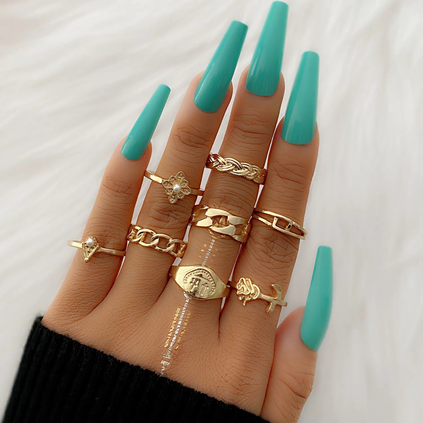 Fashion Hips Hops Jewelry Exaggerated Geometric Ring for Women Gold Plated Irregular Twist Finger Ring for Women Girls