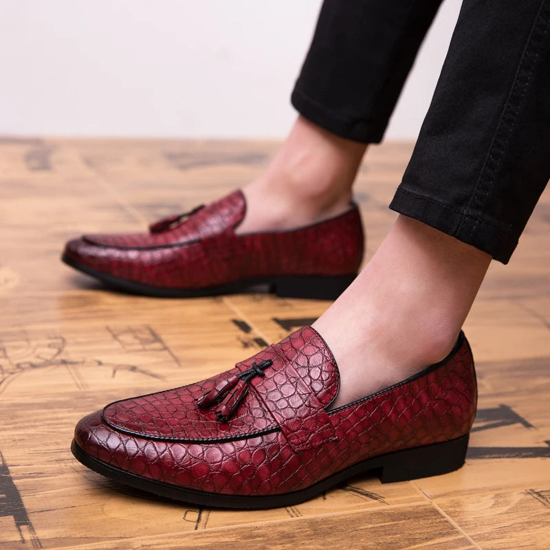 Summer Outdoor light soft Leather Men Shoes Loafers Slip On Comfortable Moccasins Flats Casual Boat Driving shoes size 38-47