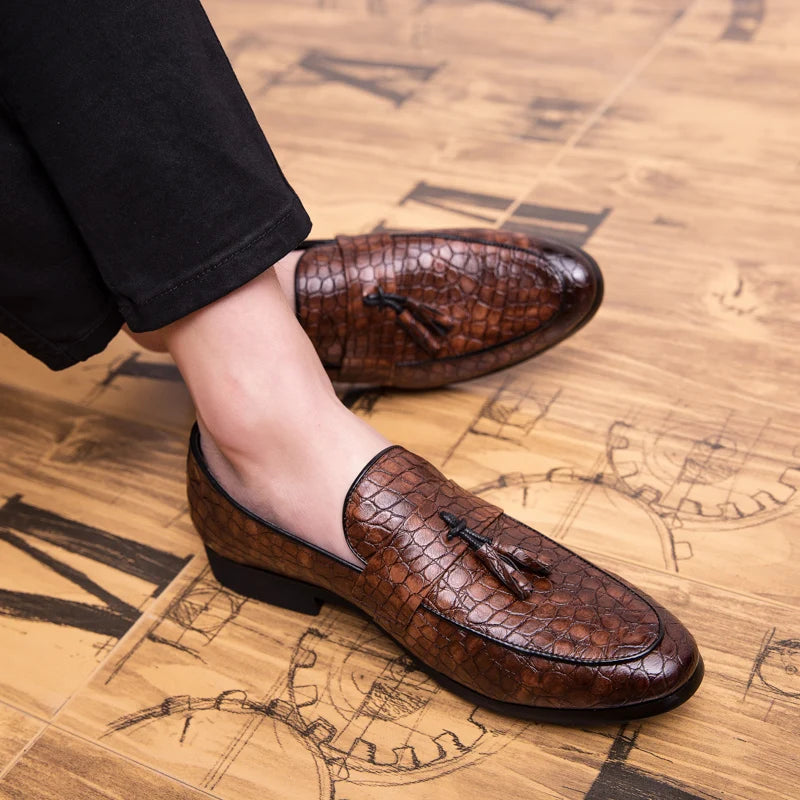 Summer Outdoor light soft Leather Men Shoes Loafers Slip On Comfortable Moccasins Flats Casual Boat Driving shoes size 38-47