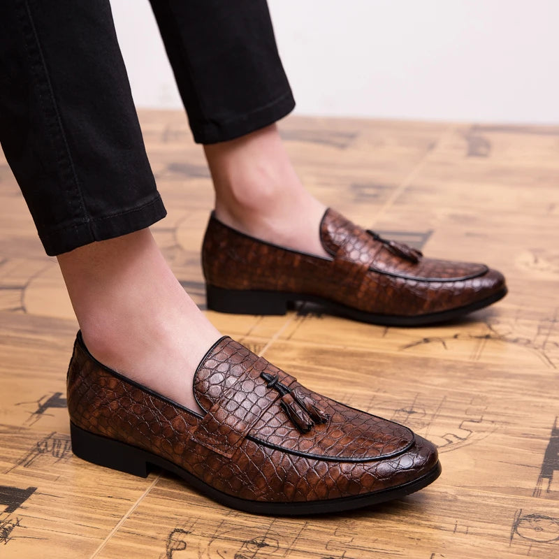 Summer Outdoor light soft Leather Men Shoes Loafers Slip On Comfortable Moccasins Flats Casual Boat Driving shoes size 38-47