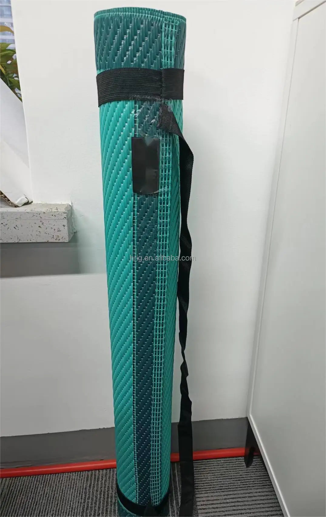 Camping Lightweight Travel-friendly PP Plastic Straw Mat for Beach Outdoor Camping Picnics Parks Foldable with Custom Logo