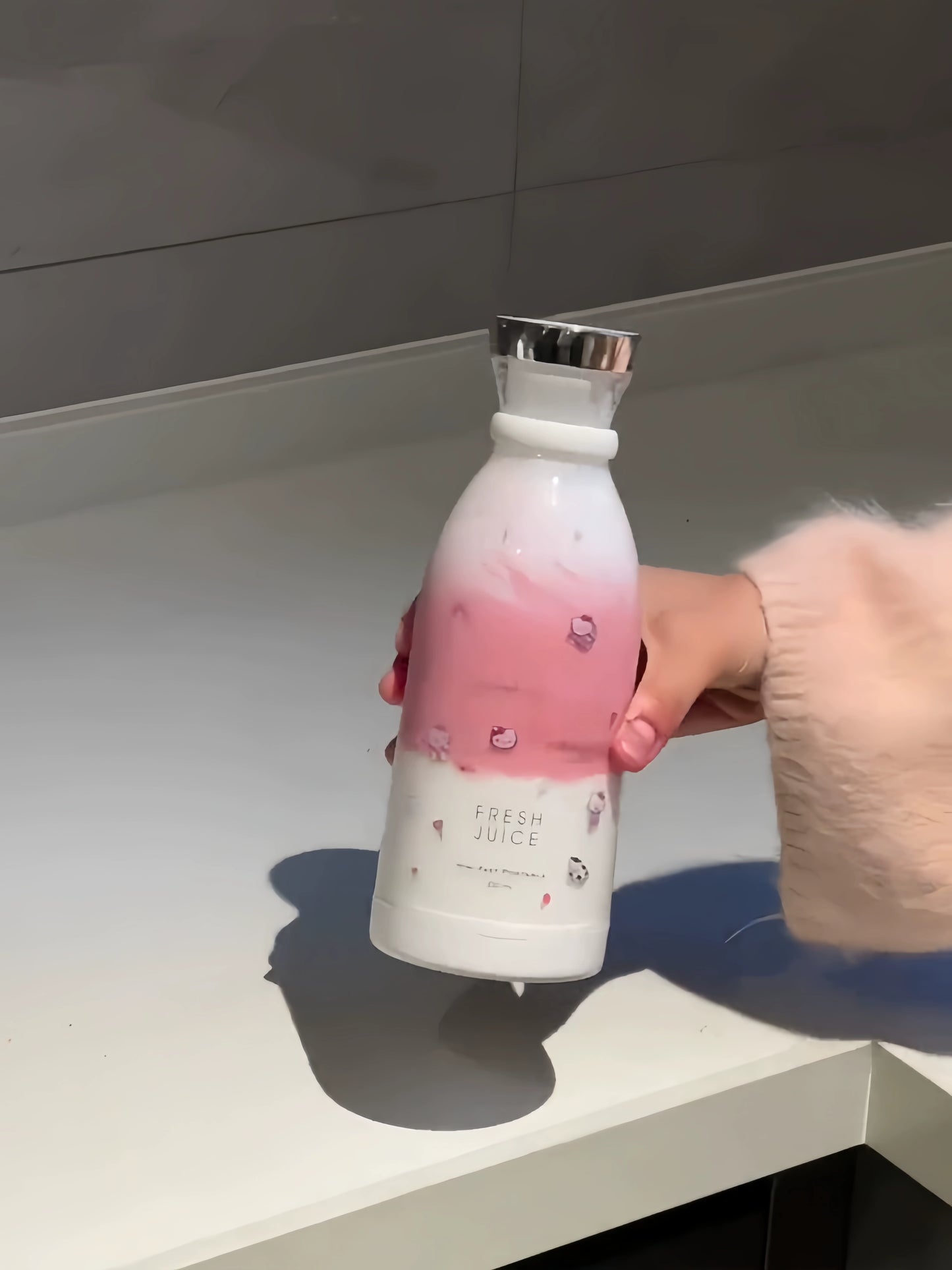 Portable Juicer Cup 2025 New Arrival Small Portable Automatic Fruit Juicer Good-looking Weight Loss Juice Cup