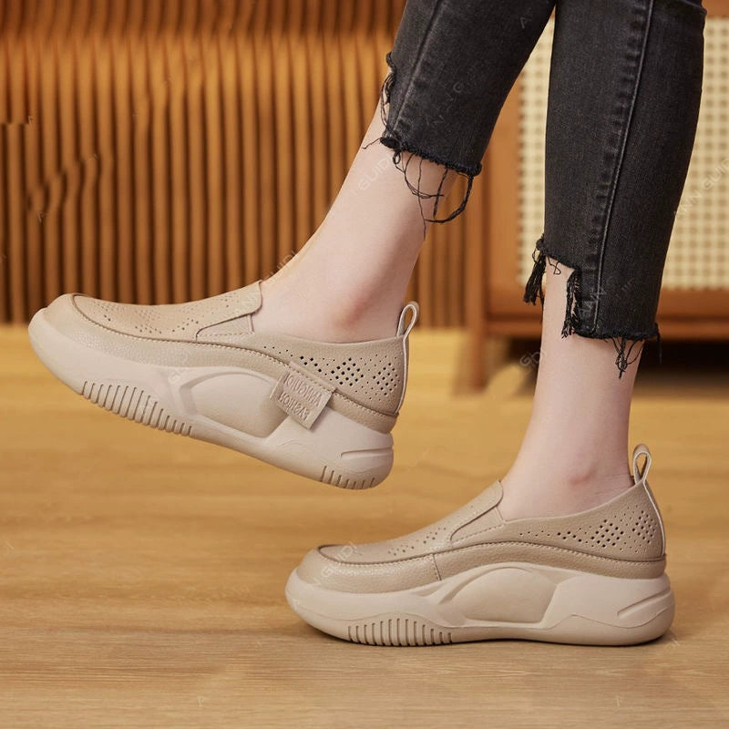 Warrior Women's Shoes Cut Out Hole Casual Soft Sole Shoes 2024 Summer New Arrival Thick Sole Slip-on Bean Bag Ins Sandals