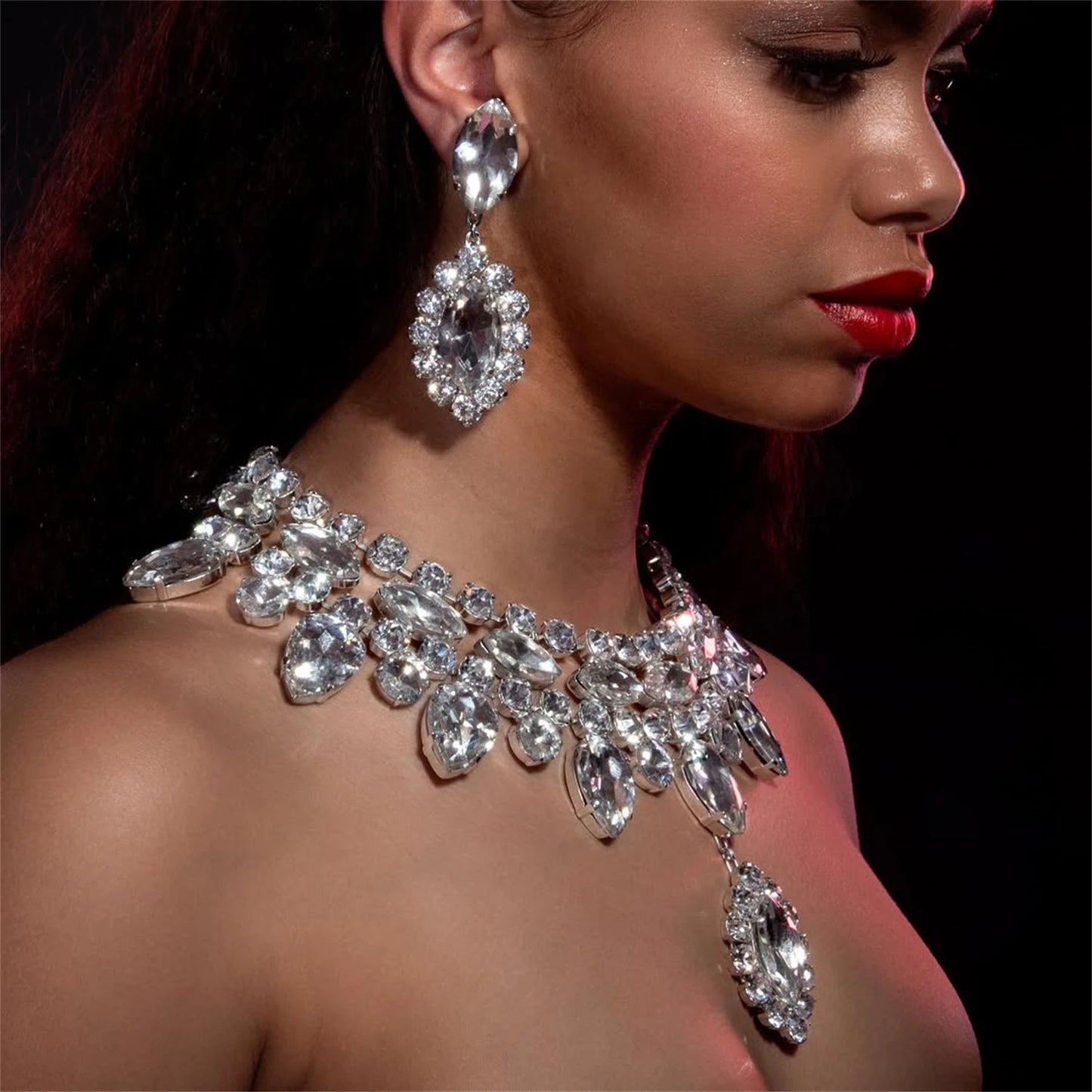 1Set Elegant Crystal Necklace and Earrings Fashion Statement Jewelry Set Bride Wedding Jewelry Suitable for Various Occasions