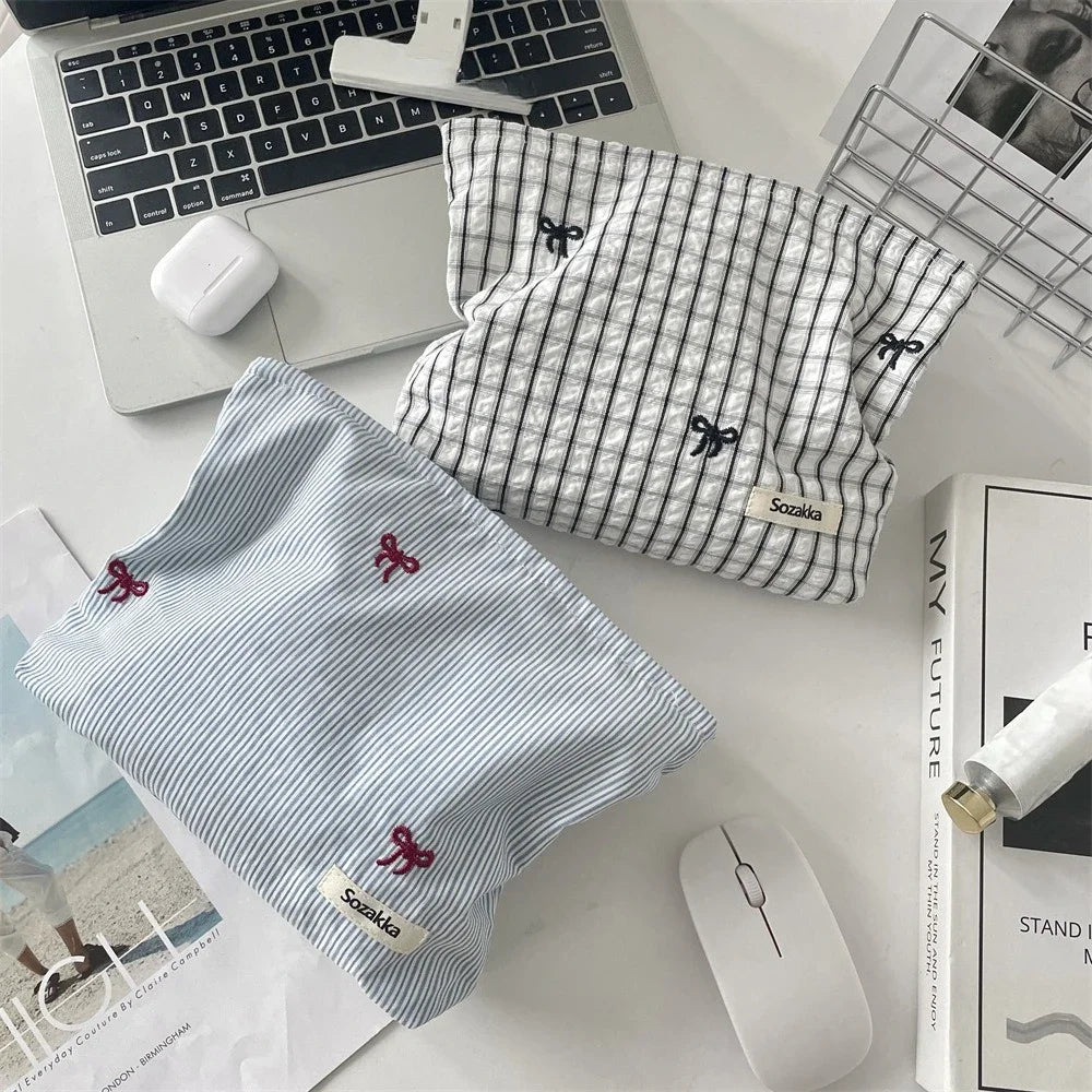 Blue Plaid Embroidery Floral Makeup Bag for Women Brush Lipstick Organizer Pouch Travel Cosmetic Storage Toiletry Wash Case Bag