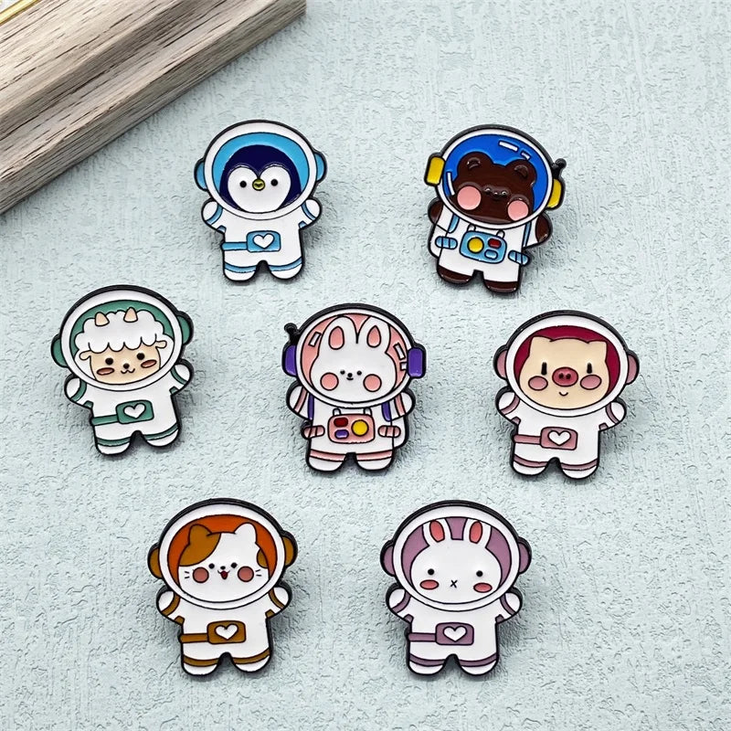 Astronaut Spaceman Cartoon Small Animal Metal Enamel Brooch Retro Fashion Cute Rabbit Sheep Pig Penguin Badge Pin Jewelry Gift