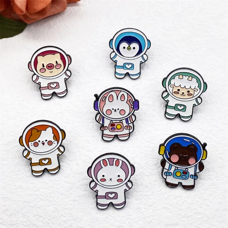 Astronaut Spaceman Cartoon Small Animal Metal Enamel Brooch Retro Fashion Cute Rabbit Sheep Pig Penguin Badge Pin Jewelry Gift