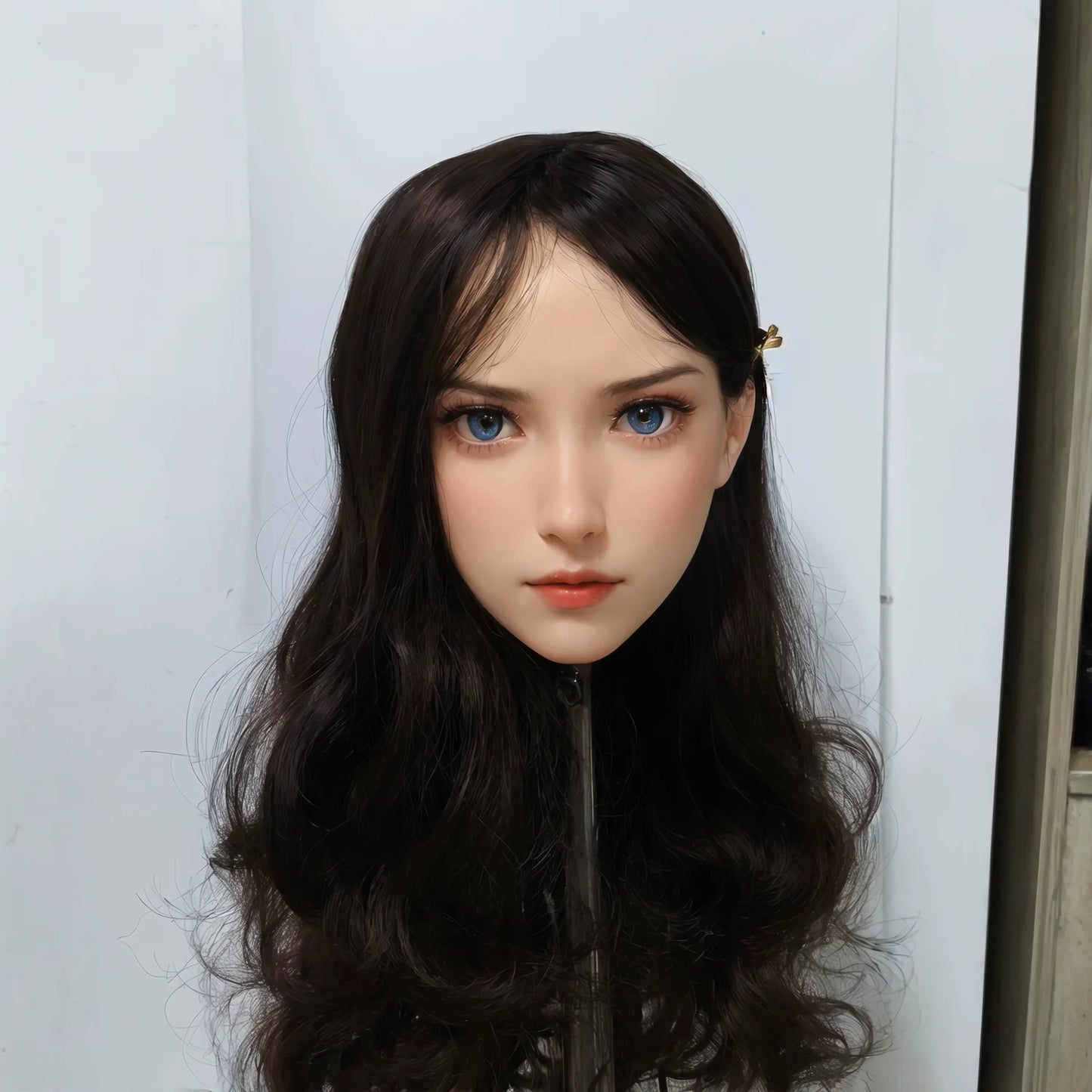 Professional TPE doll head, with genuine skin texture, delicate facial details, durable, suitable for makeup art, personal pract