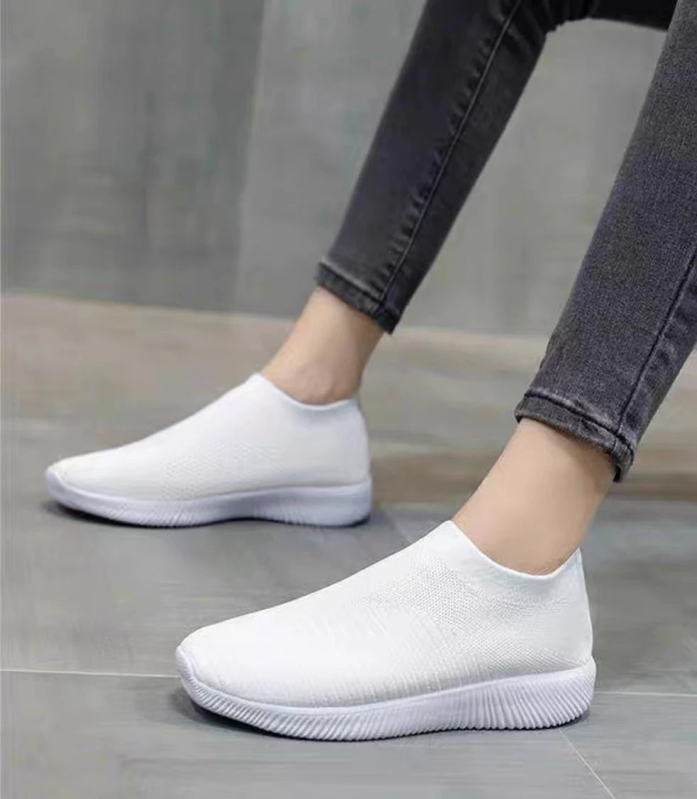 Ladies Casual Shoes Lightweight Comfortable Outdoor Walking Shoes Solid Color Soft Sole Slip-On Flats Sneaker Shoes For Women