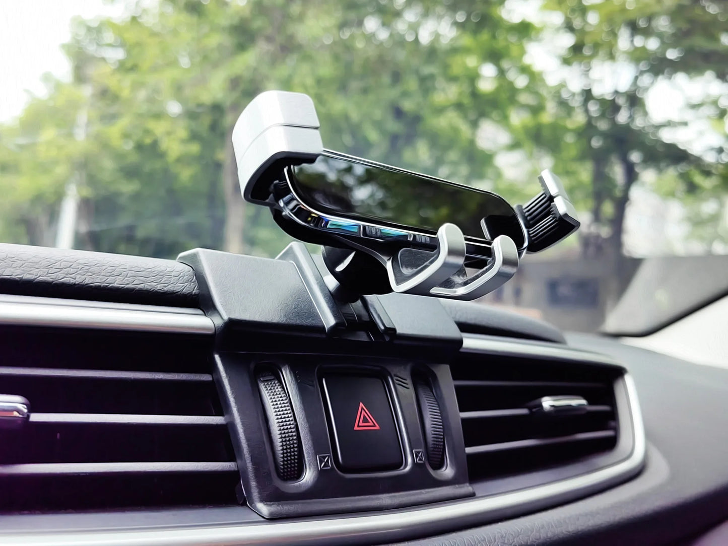 For Ford Mustang 2015-2018 2019 2020 2021 Car Phone Holder Wireless Charging Bracket Base Gravity Stand Phone Mount Accessories