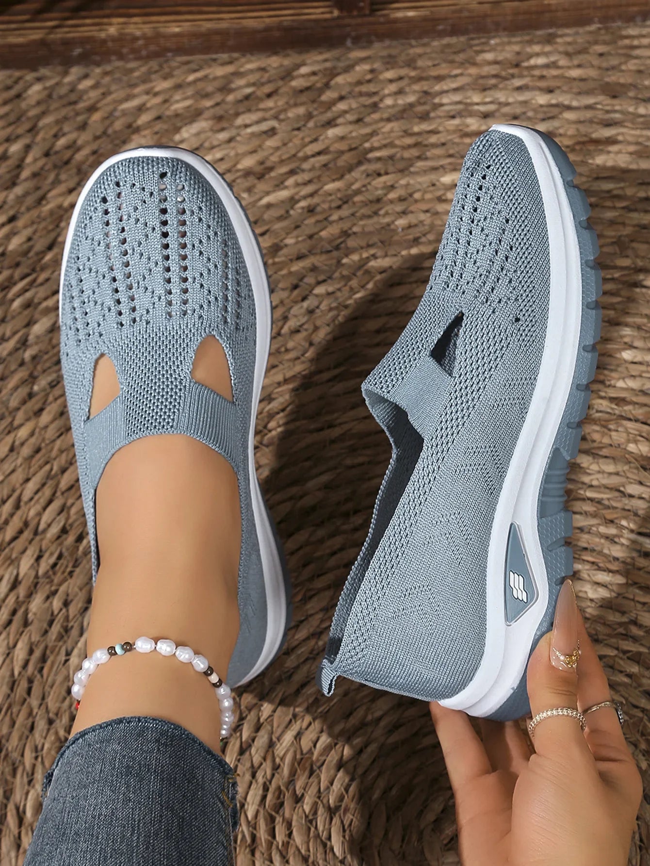 Women's Casual Sports Shoes with Breathable Mesh, Fashionable and Versatile, Soft Soles, Comfortable and Casual 2026 New