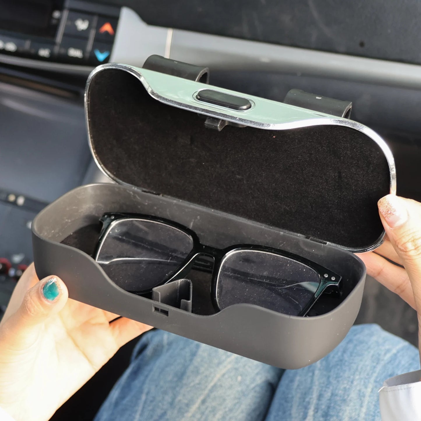 Portable Car Sunglasses Case Holder Sun Visor Clip Storage Box Organizer Glasses Cage Auto Interior Accessories Universal Parts