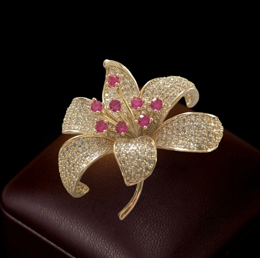 2026 Woman Brooches Luxury Designer Rose Butterfly Dragonfly Vase Bow Broche Pin Micro-inlaid Zircon Elegant Coat Accessories