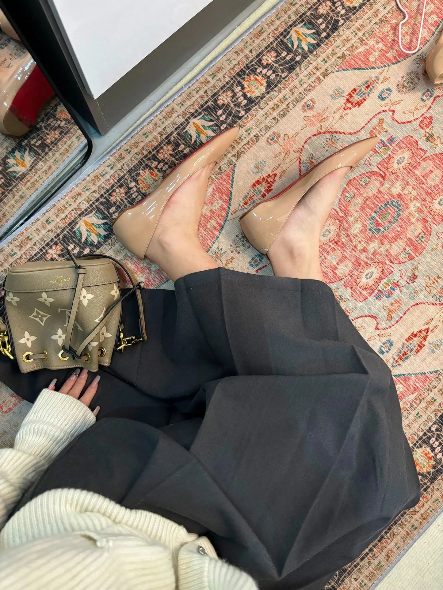 Ladies' pointed, internally raised flat sole single shoe, patent leather solid color versatile casual shallow mouth single shoe