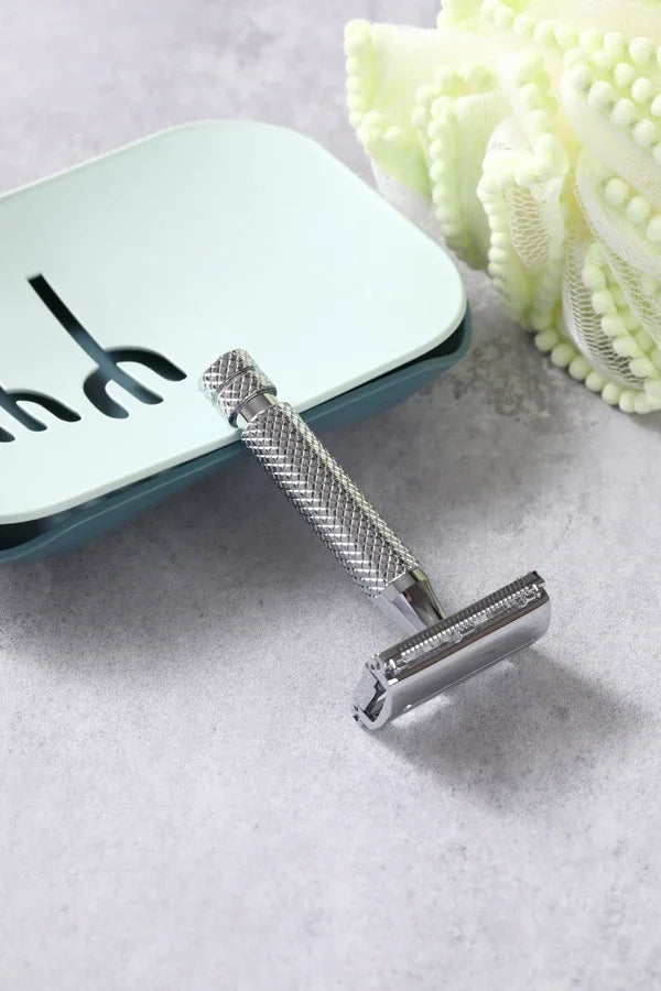 Yaqi Monarch Chrome Color Safety Razor 0.90mm Blade Gap 85MM Handle Length And 13.5MM Diameter For Mens Precise Shave Experience