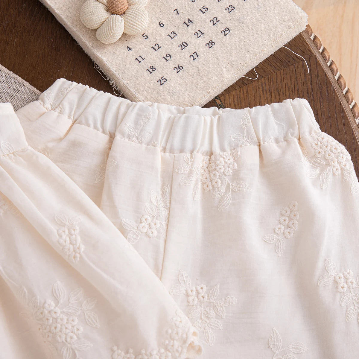 Summer New Casual And Comfortable Baby Girl Two-Piece Set, Sweet Beige Flower Children'S Clothing (9 Months -4 Years Old)