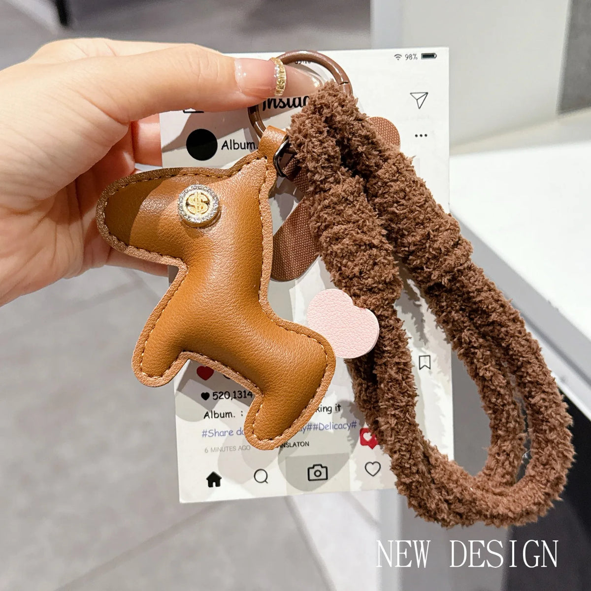 Autumn And Winter Plush Mobile Phone Lanyard, Short Wrist Strap, Fashionable Leather Decoration, Universal Pendant，Phone Charm