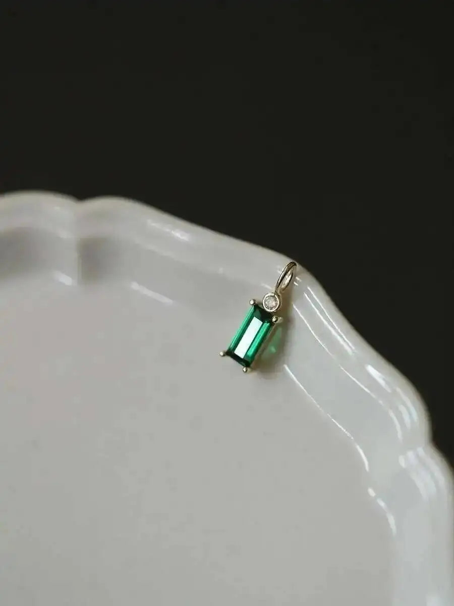 GOLDtutu Pure 9K Gold Necklace Pendant for Grandmother Green Rectangular Diamond, Mini Temperament Retro, kj450