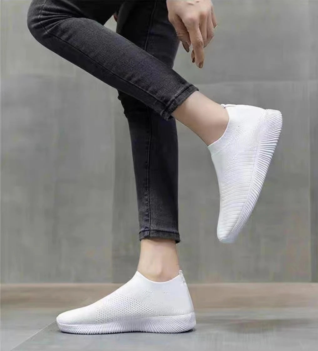 Ladies Casual Shoes Lightweight Comfortable Outdoor Walking Shoes Solid Color Soft Sole Slip-On Flats Sneaker Shoes For Women