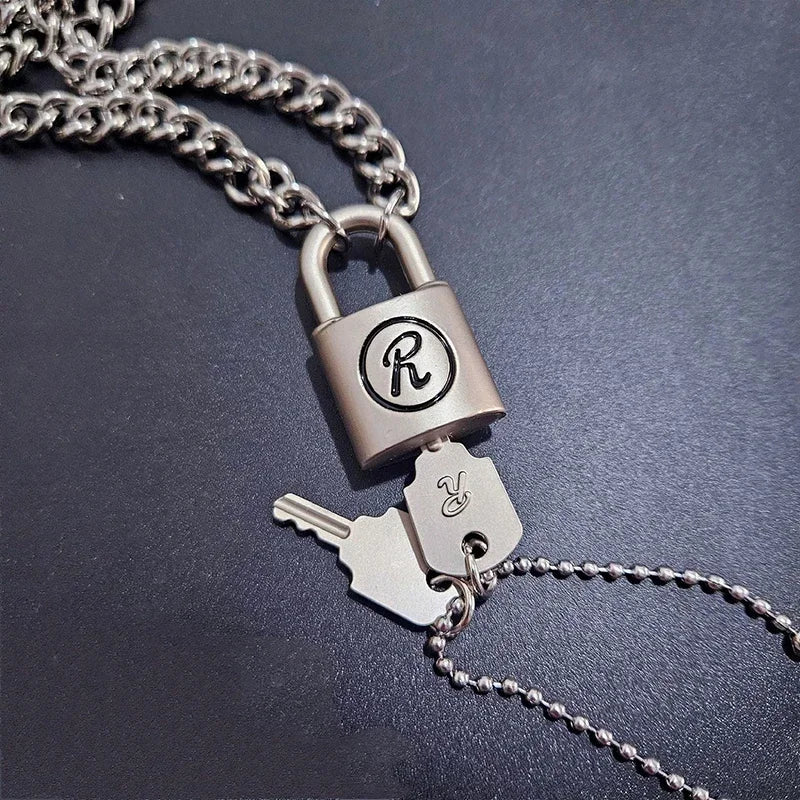 Unique design novel shape glossy and Simpli silvery keylock men pendant charms black border letter R necklace gentleman's jewelr