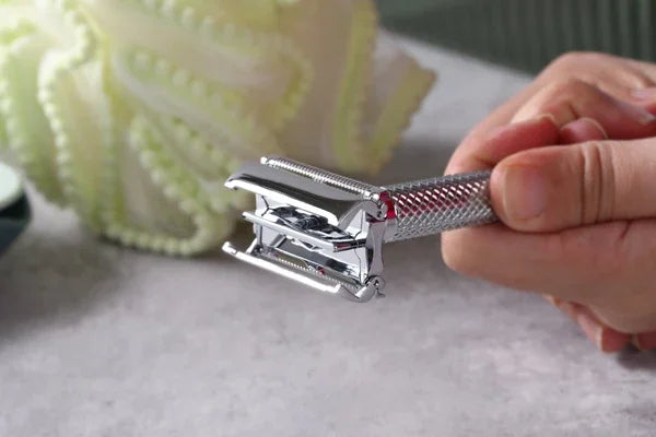 Yaqi Monarch Chrome Color Safety Razor 0.90mm Blade Gap 85MM Handle Length And 13.5MM Diameter For Mens Precise Shave Experience