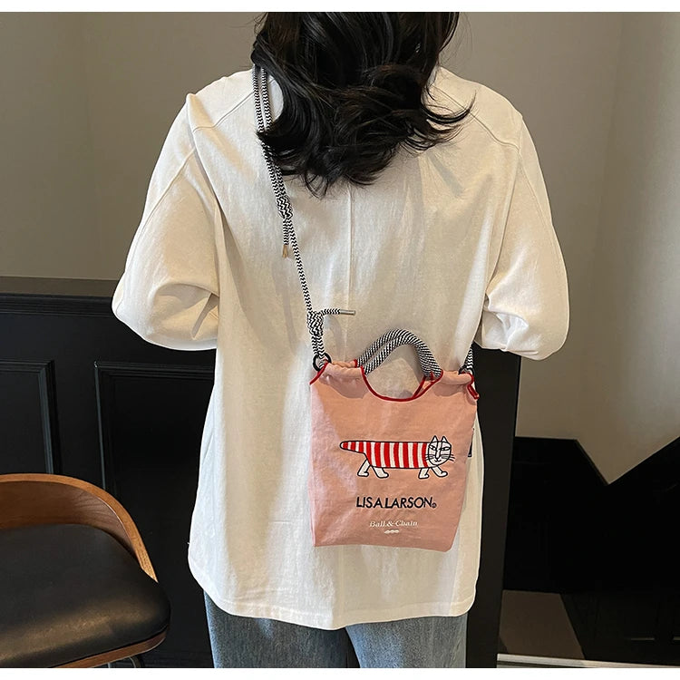 Embroidered canvas bag for women; light single shoulder bag for spring and summer; cross-body handbag.