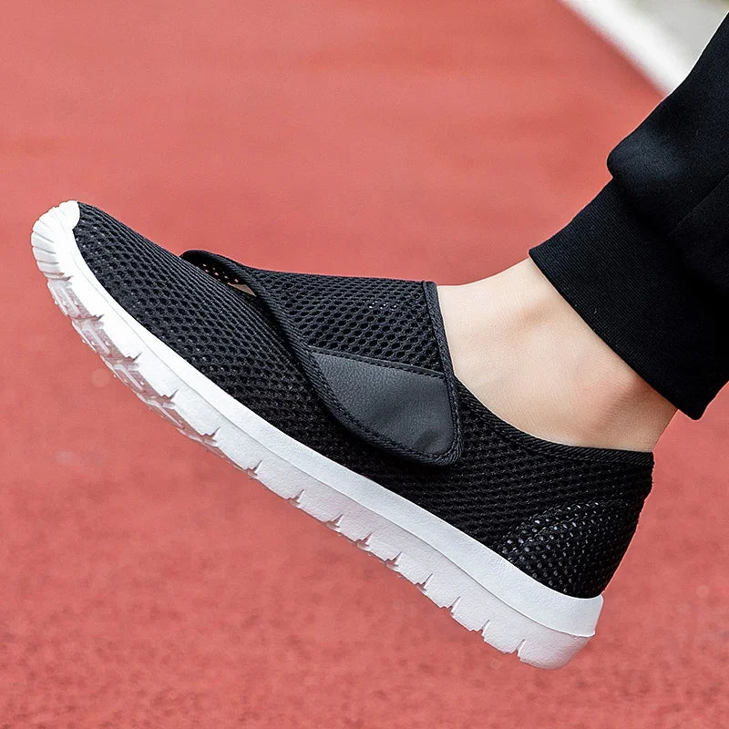 New Summer Walking Sports Shoes for Men's Casual Wear, Featuring Ultra-light Mesh Soft Soles and Anti-slip Properties