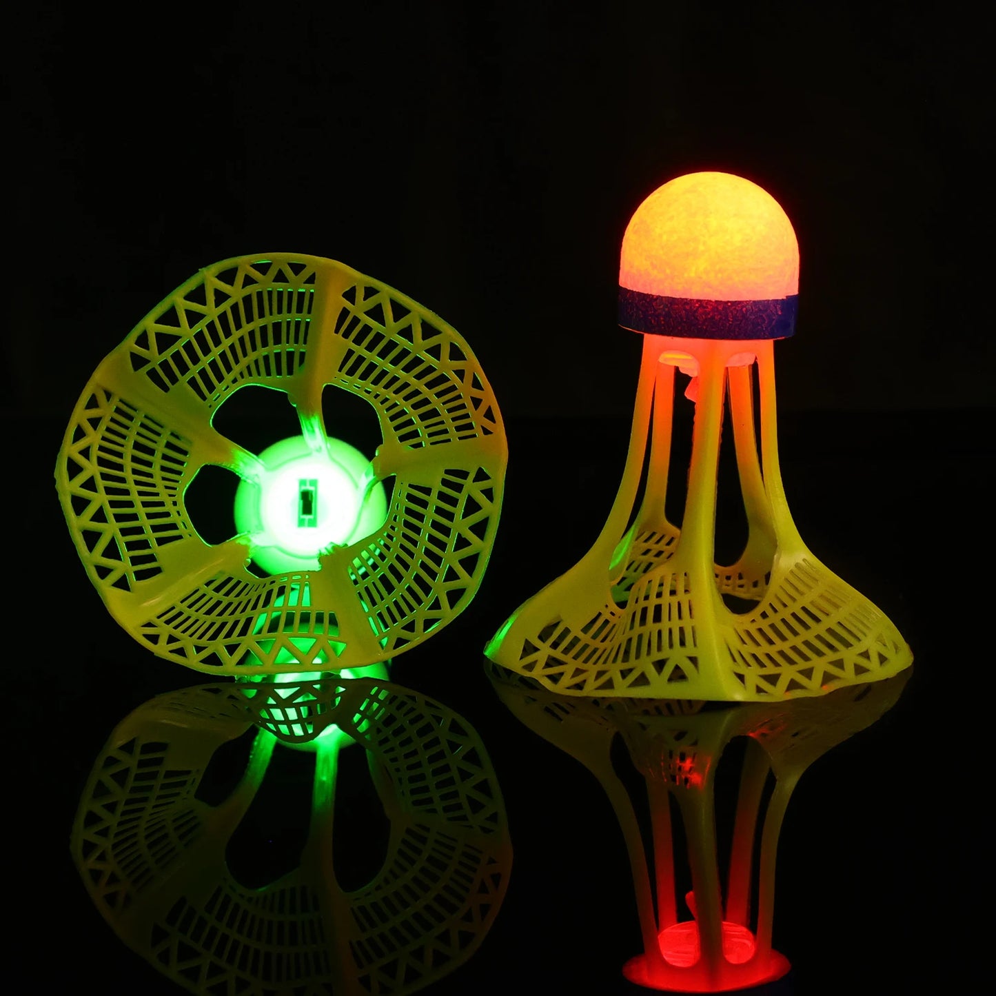 LED Luminous Badminton Shuttlecock Glow in The Dark Nylon Birdies Windproof Outdoor Night Training Sports Fitness Green Red
