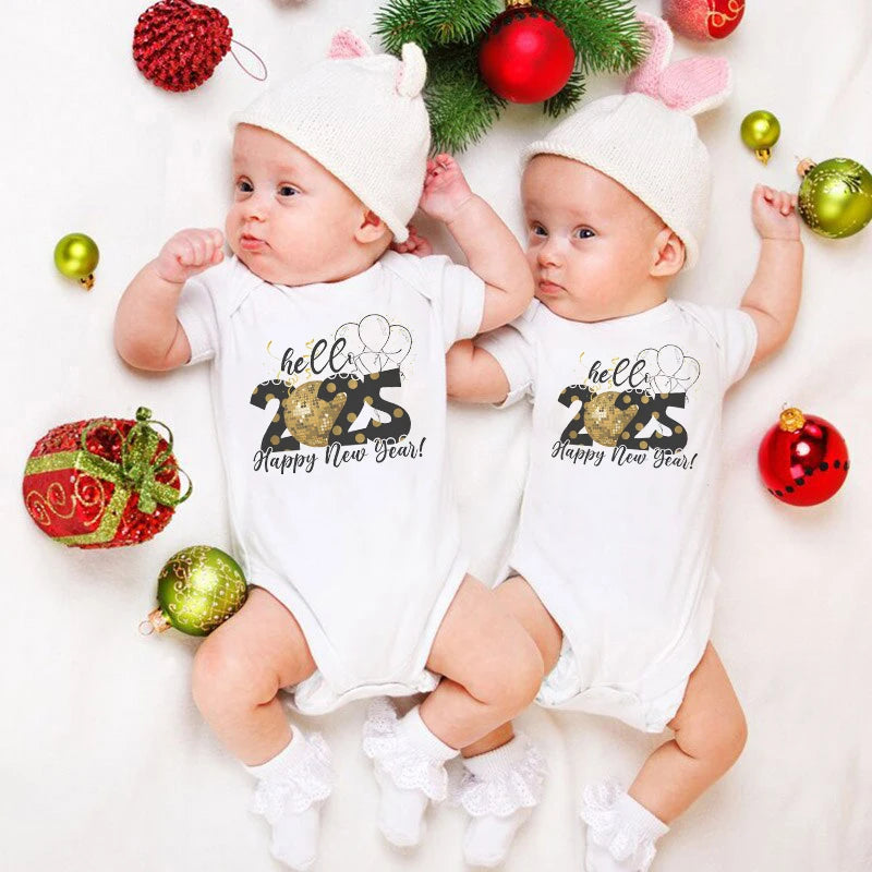 Hello 2025 Family Matching Outfits Happy New Year Dad Mom and Daughter Son Tshirt Baby Romper Family Look New Year's Clothes
