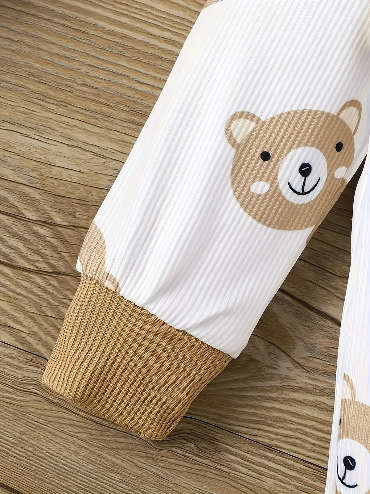 Baby boy baby cute little bear print set triangle jumpsuit+pants+hat three piece set for autumn and winter
