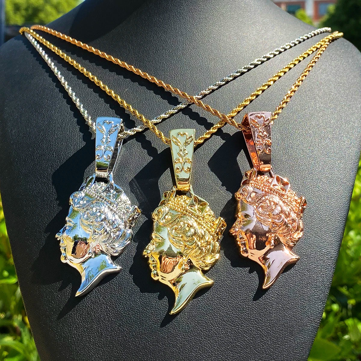 Aokaishen Iced Out United kingdom Queen Head Necklace Pendant  for Men Real Gold Plated 5A Cubic Zirconia Hip Hop Jewelry