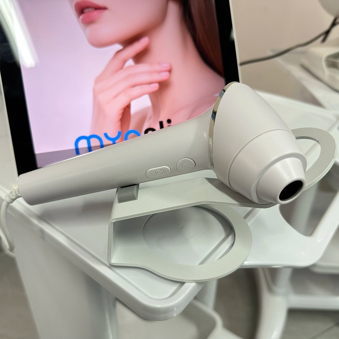 Q1 Pro Intelligent 3D Magic Skin Analyzer Mirror UV Wood Lamp Facial Skin Detection Scanner for Beauty Skin Analysis