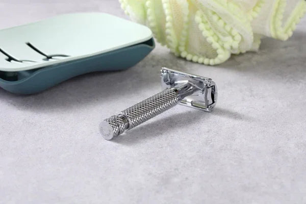 Yaqi Monarch Chrome Color Safety Razor 0.90mm Blade Gap 85MM Handle Length And 13.5MM Diameter For Mens Precise Shave Experience