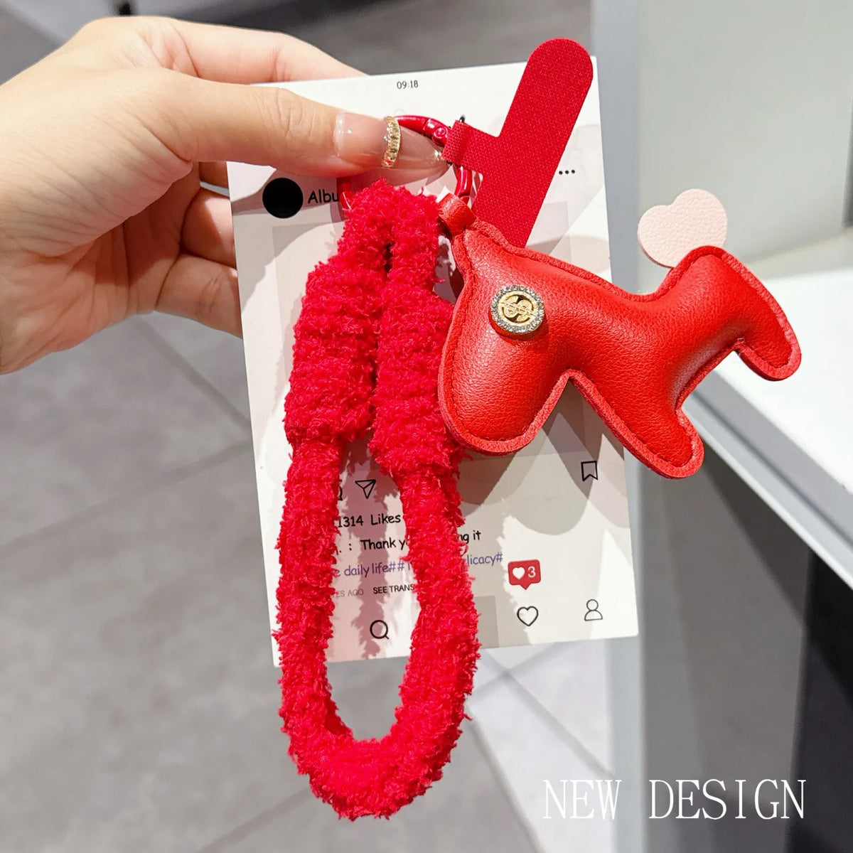 Autumn And Winter Plush Mobile Phone Lanyard, Short Wrist Strap, Fashionable Leather Decoration, Universal Pendant，Phone Charm
