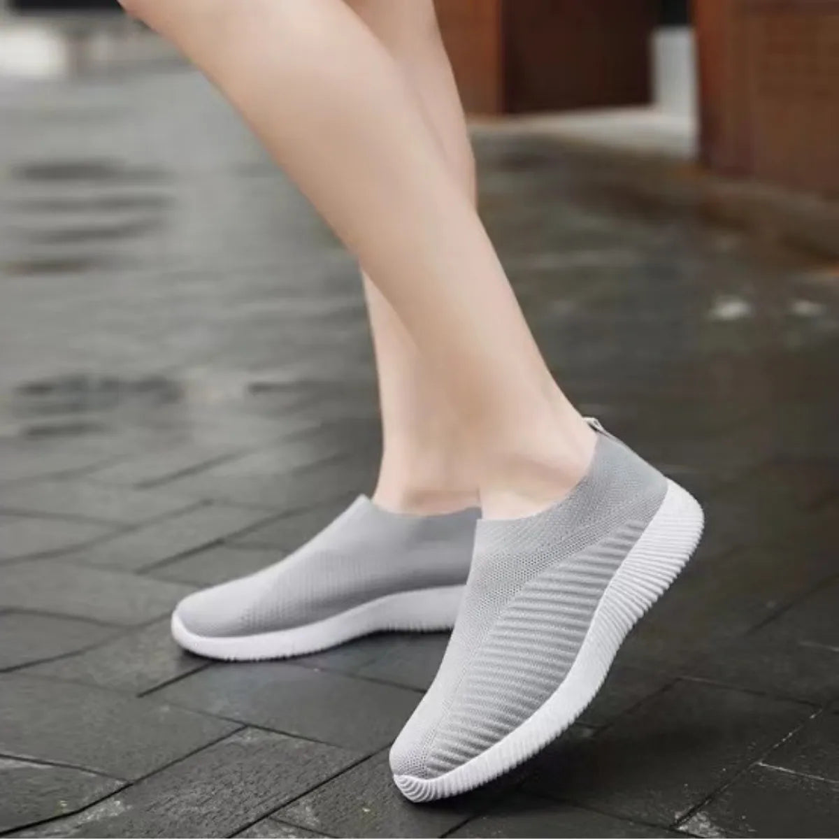 Ladies Casual Shoes Lightweight Comfortable Outdoor Walking Shoes Solid Color Soft Sole Slip-On Flats Sneaker Shoes For Women