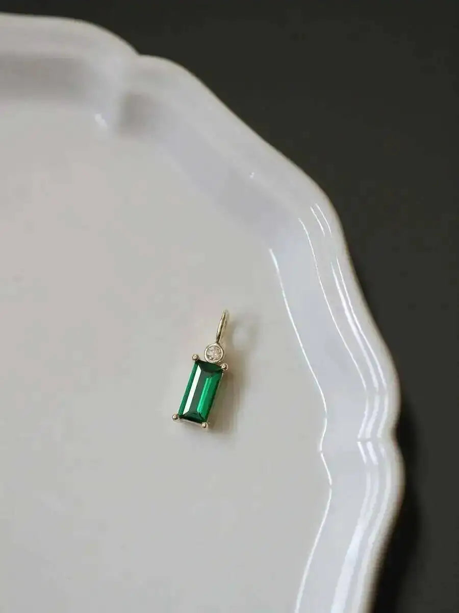 GOLDtutu Pure 9K Gold Necklace Pendant for Grandmother Green Rectangular Diamond, Mini Temperament Retro, kj450