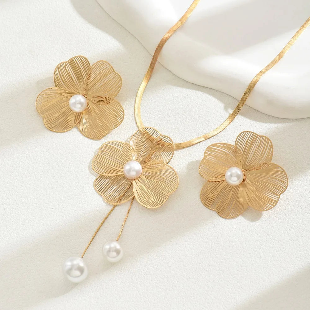 2pcs Set Luxury Personality Gold Color Stereo Flower Inlay Pearl Necklace Earrings Set for Women Wedding Paty Charm Jewelry Gift