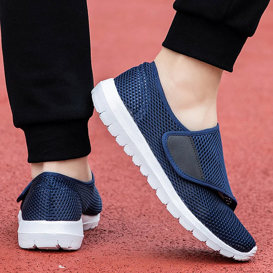 New Summer Walking Sports Shoes for Men's Casual Wear, Featuring Ultra-light Mesh Soft Soles and Anti-slip Properties