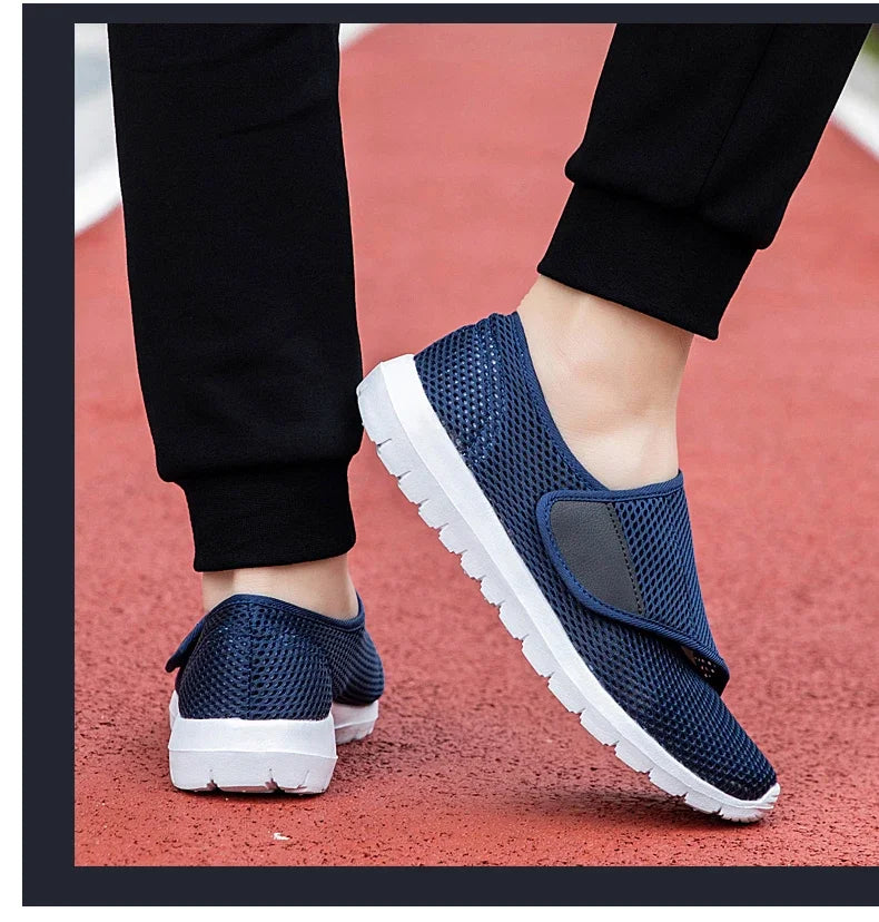 New Summer Walking Sports Shoes for Men's Casual Wear, Featuring Ultra-light Mesh Soft Soles and Anti-slip Properties