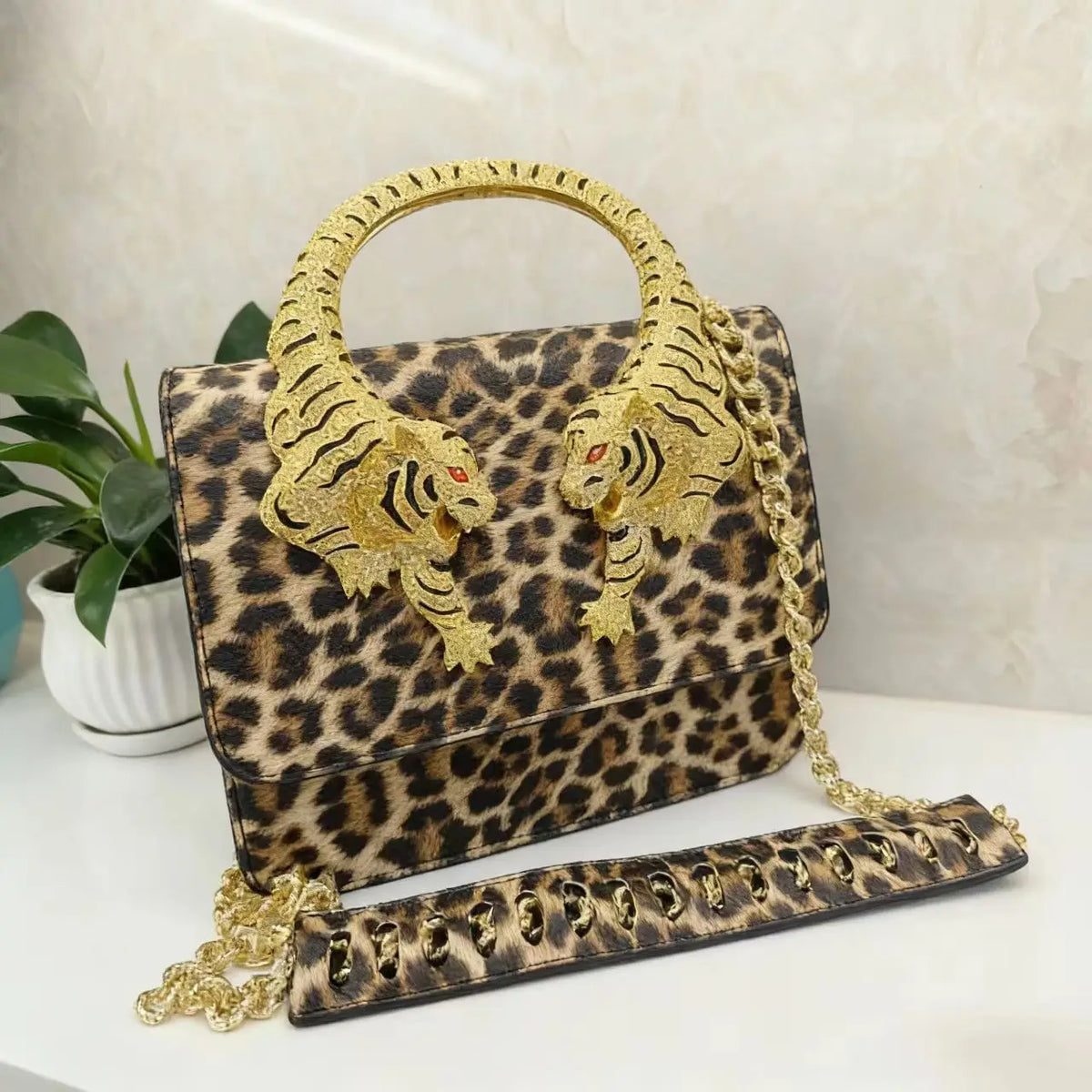 Chic Handbags For Women In Genuine Leather, By Luxury Brand With Decorative Elements, Timeless And Versatile Accessory